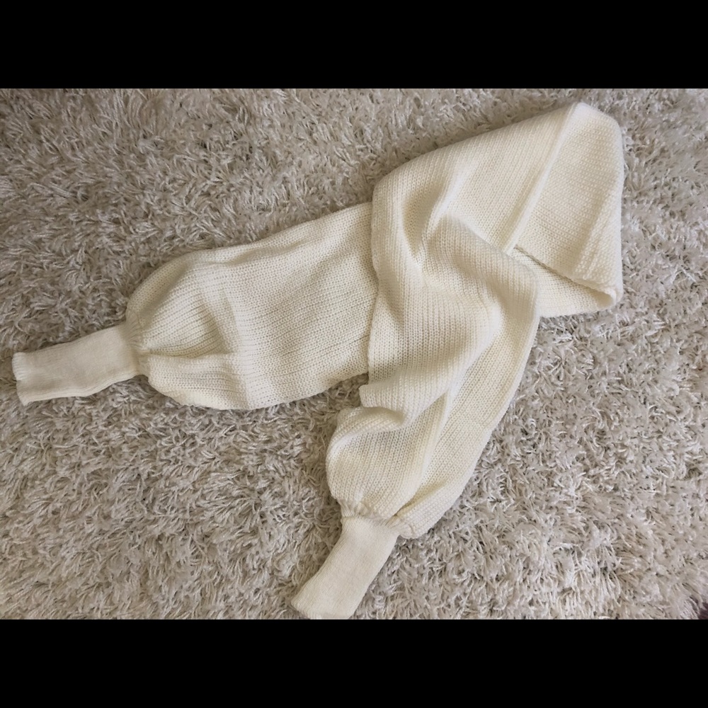 Shawl/scarf with sleeves